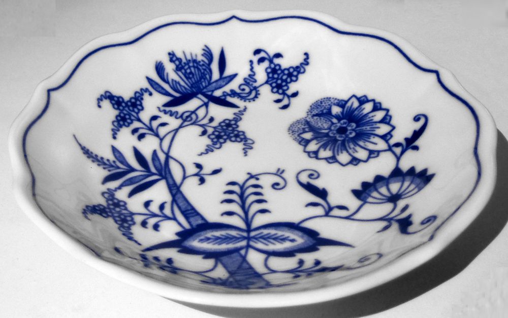 Porcelánový talířek podšálek originální cibulový vzor Dubí 14 cm